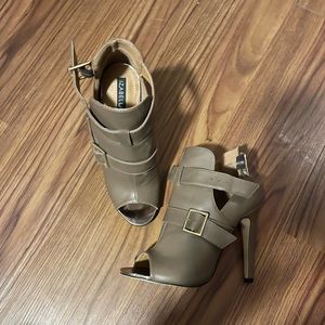 Izabella Rue nude heels.